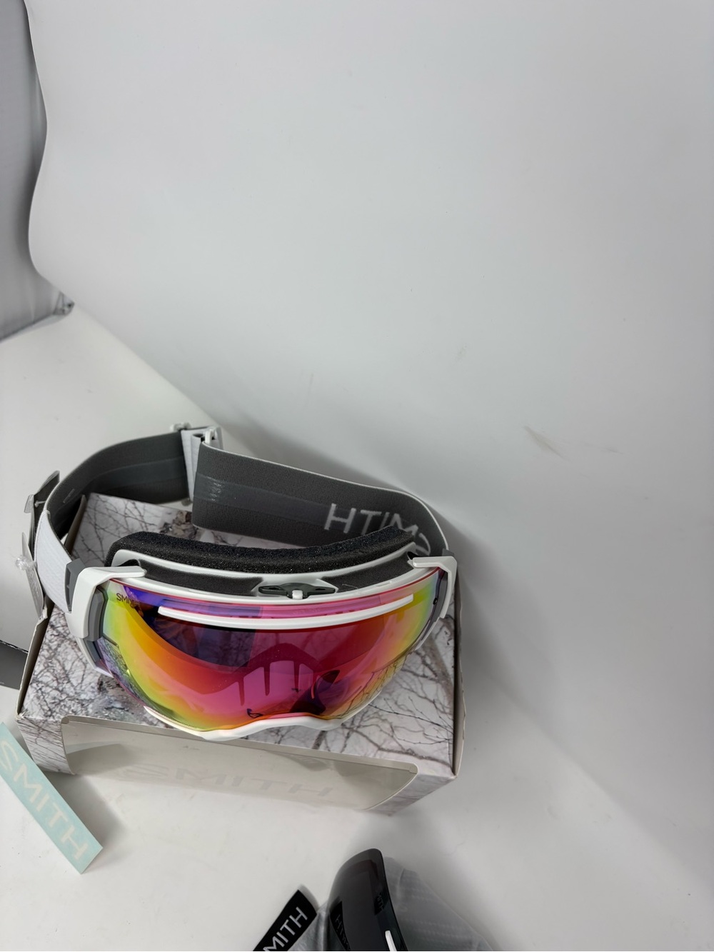 Smith I/O 7 Ski Snowboard Goggles White Photochromic Red + Blackout Lens - Picture 4 of 7